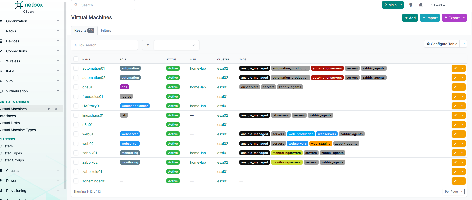 Inventaire de machines virtuelles dans NetBox avec rôles, statuts, clusters et tags Ansible